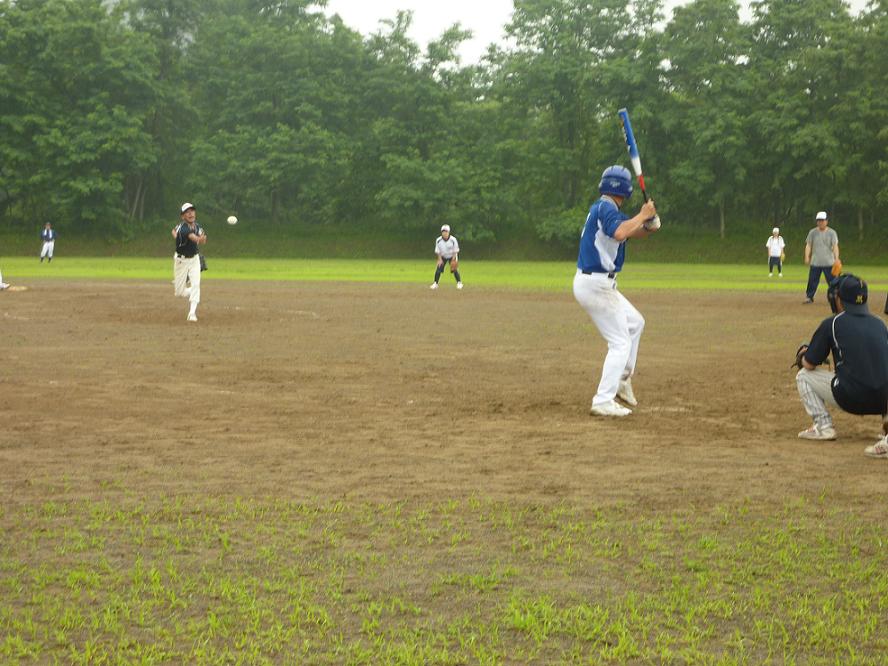 地区親善ソフトボール大会の様子