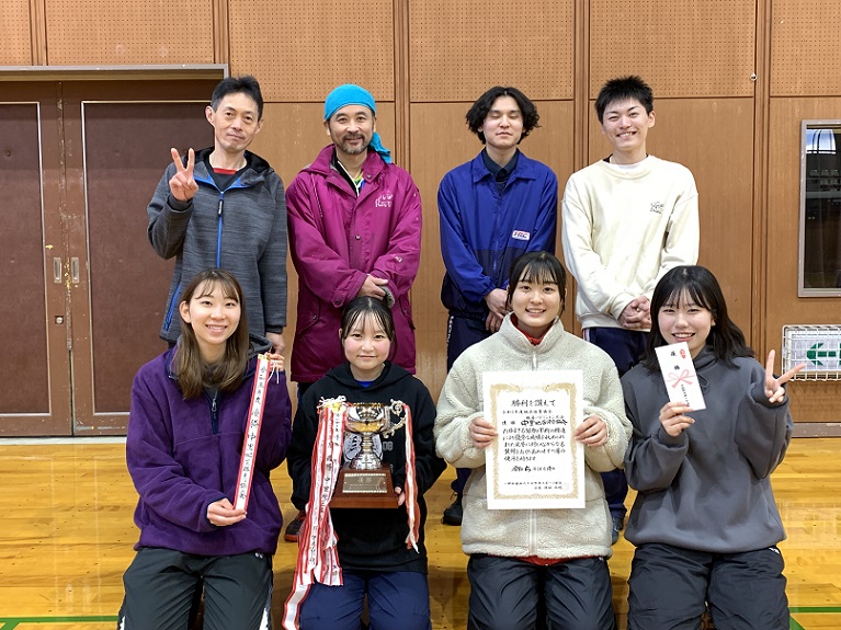 優勝した中里地区体協の皆さん