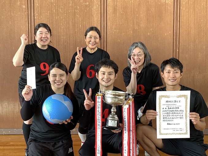 優勝した吉田地区体協の皆さん